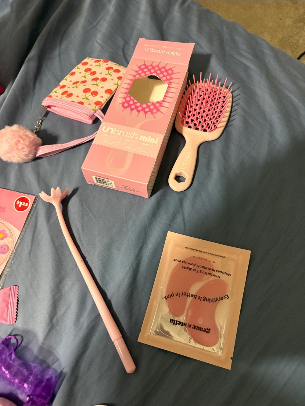 Girls Pink Gift Bag with Pink Accessories Set - Picture 16 of 16
